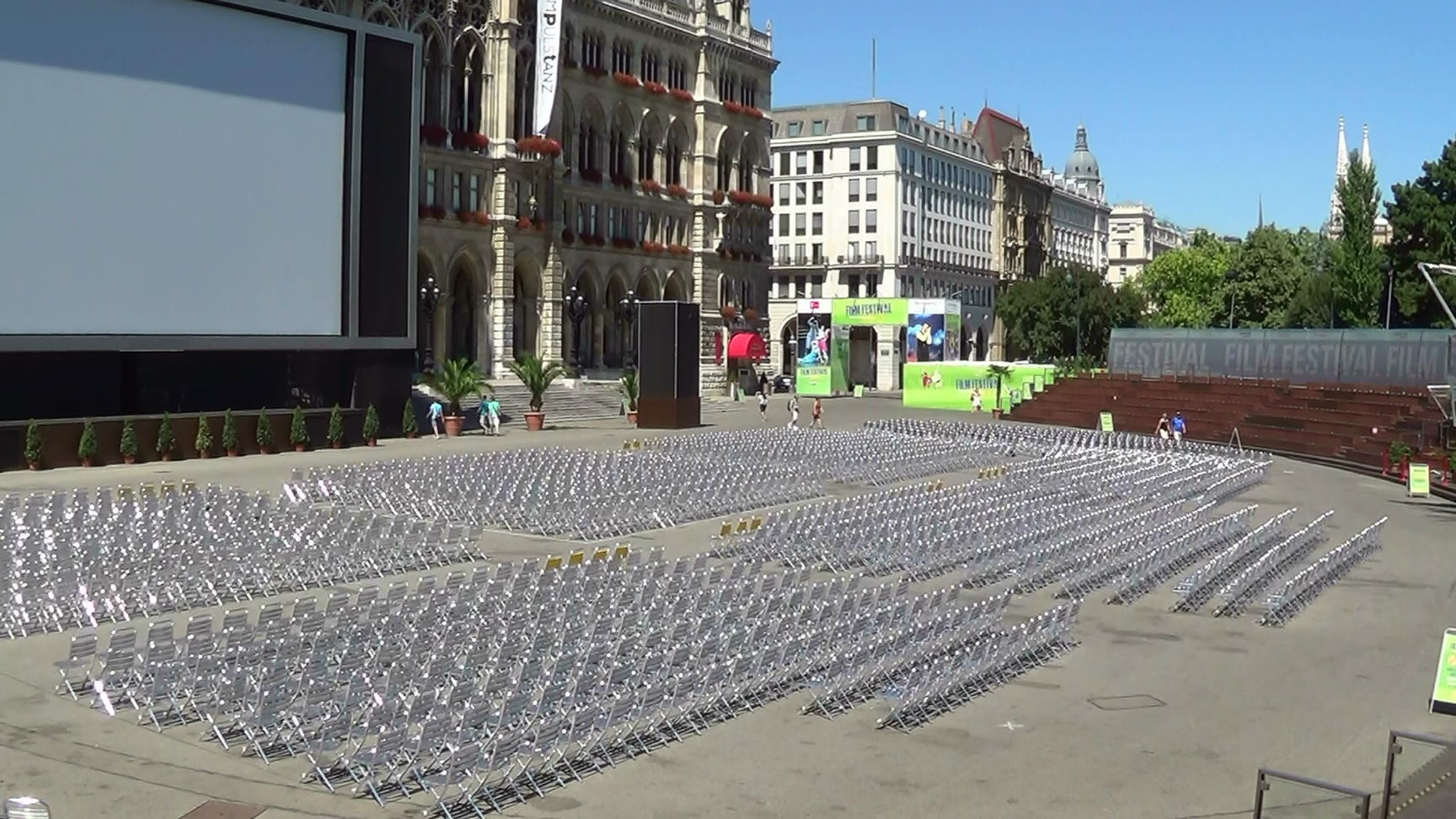 RHP1_25558s_sitze_mittag_filmstill