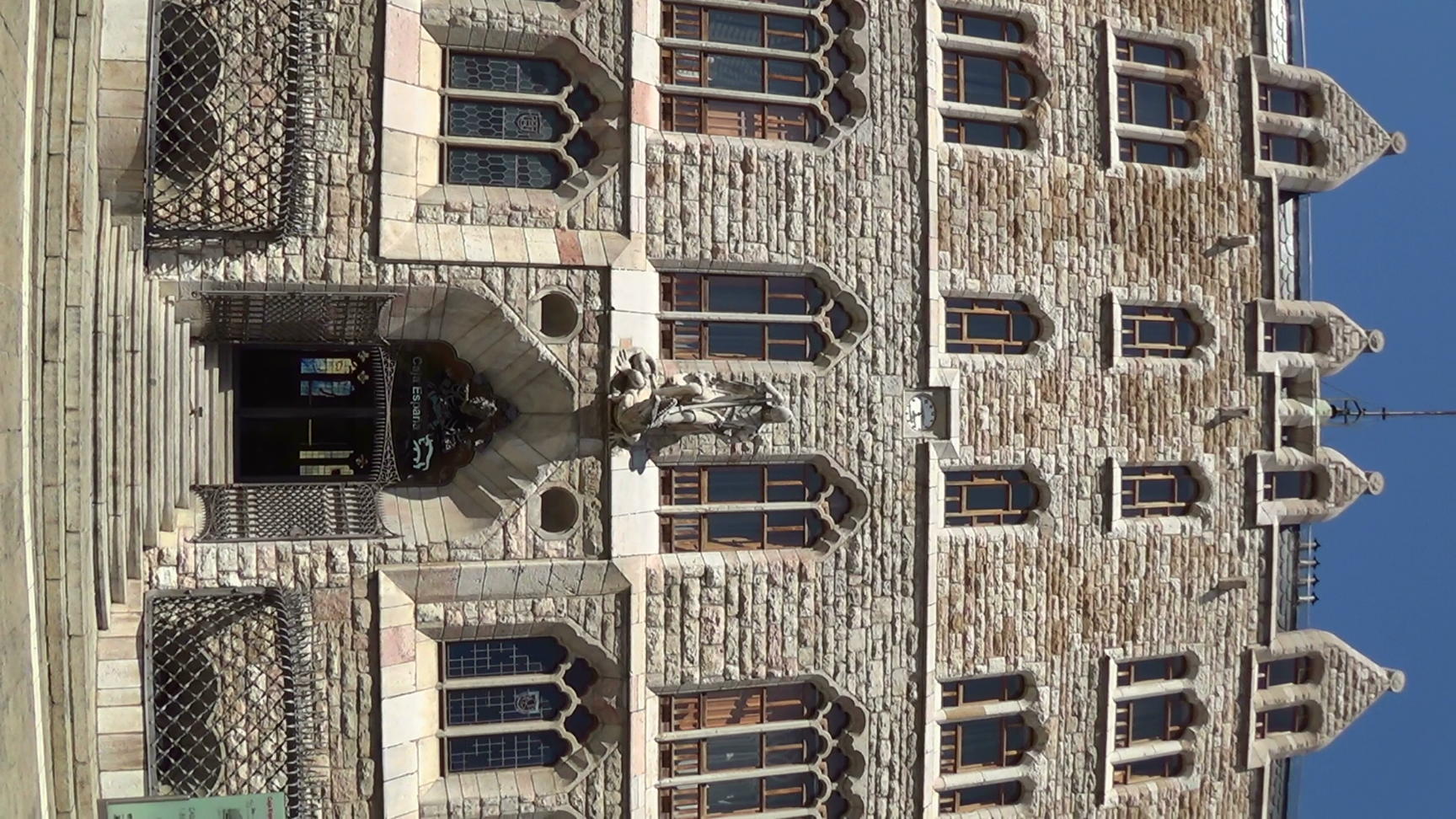 35723s_gaudi_panlire_hoch_filmstill2