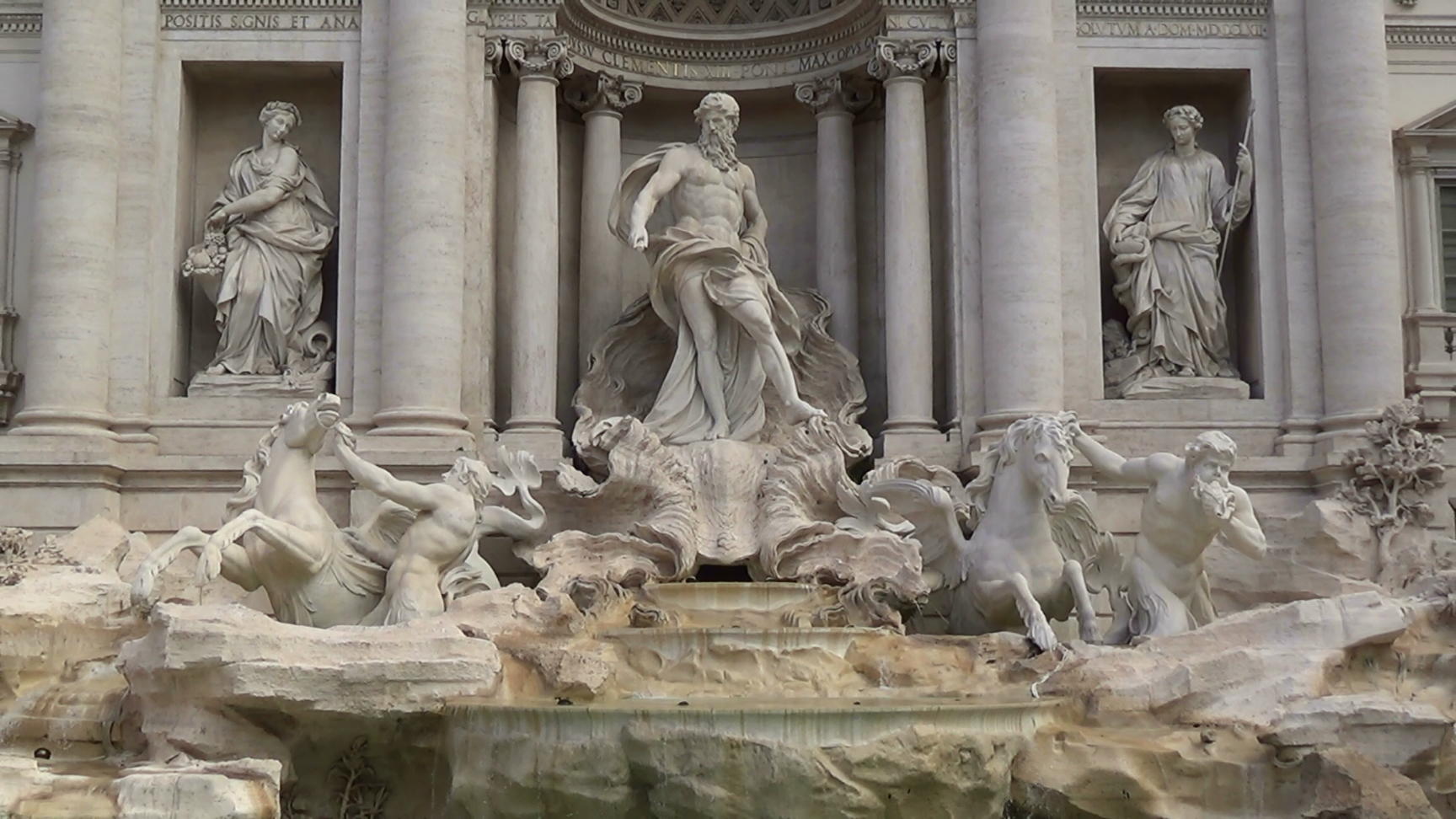 74314s_trevi_zoomout_filmstill4