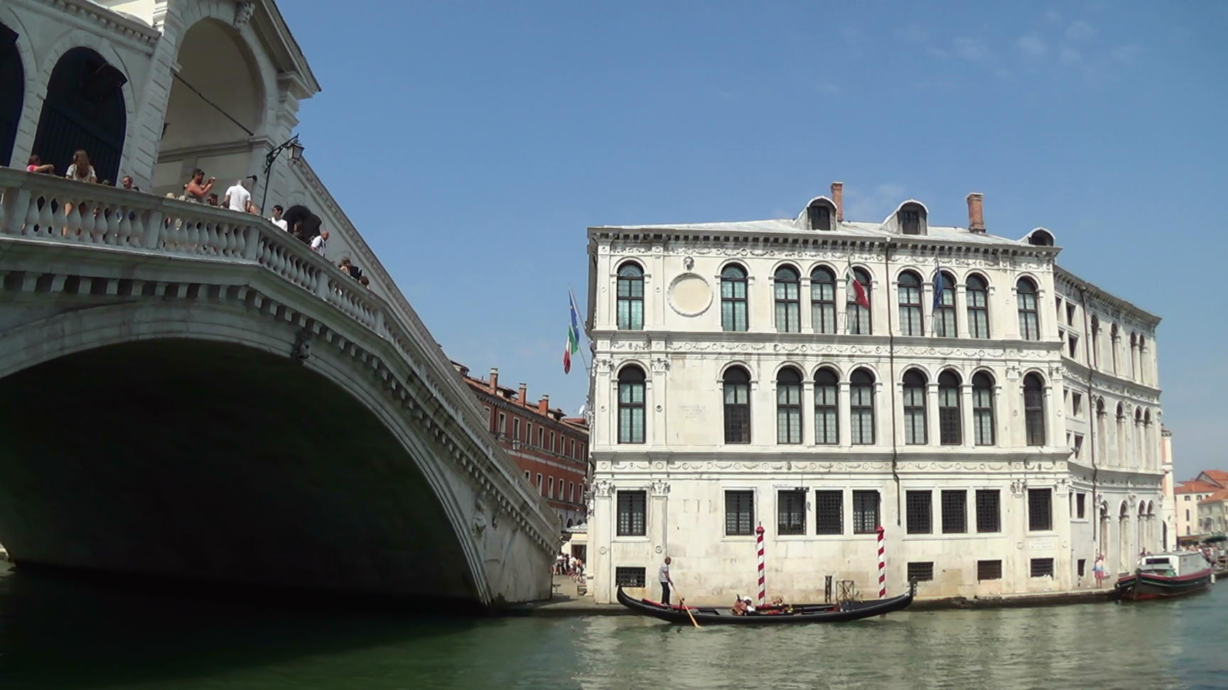 04507s_rialto_panlire_filmstill3