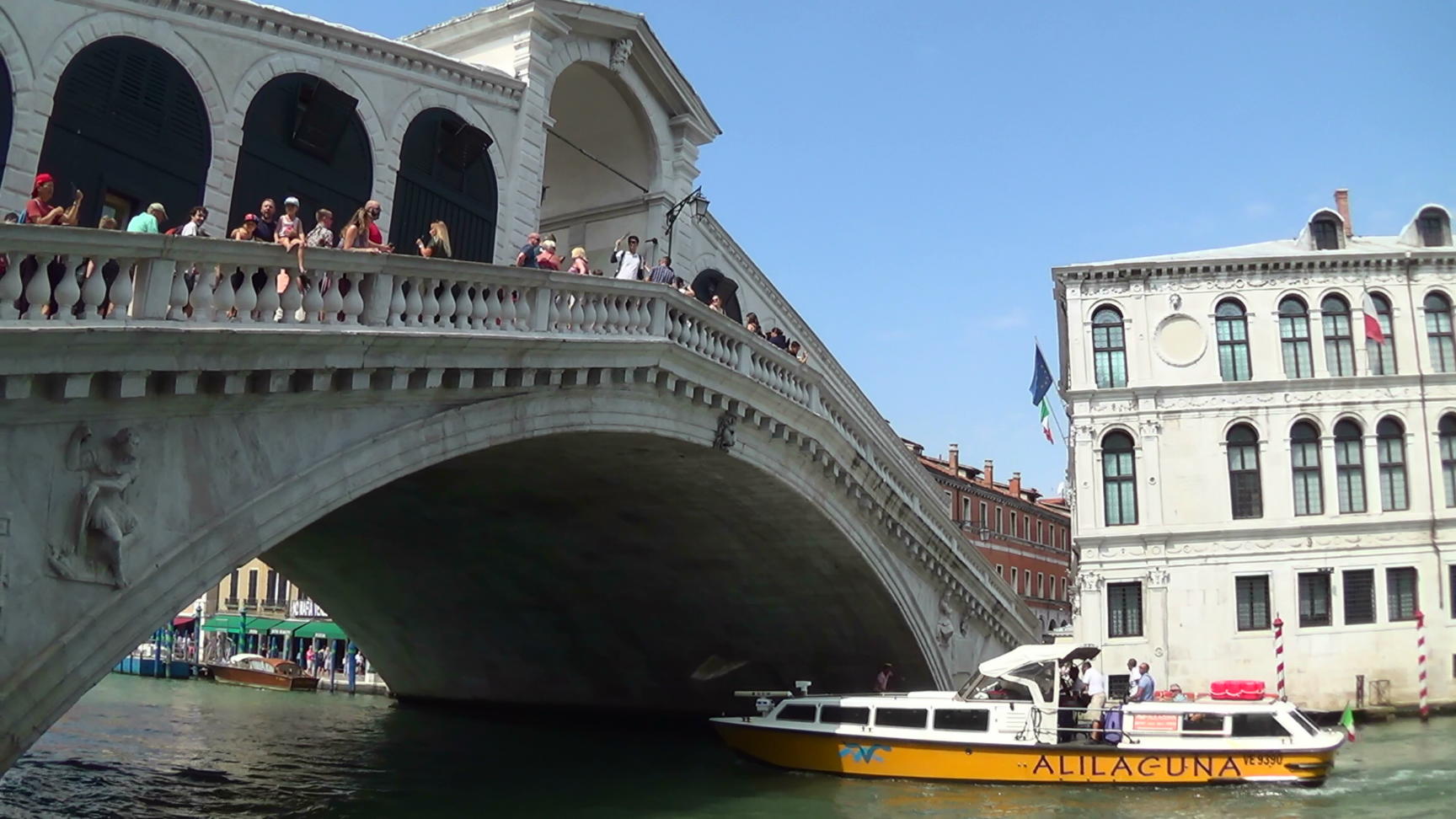 04755s_rialto_panreli_filmstill4