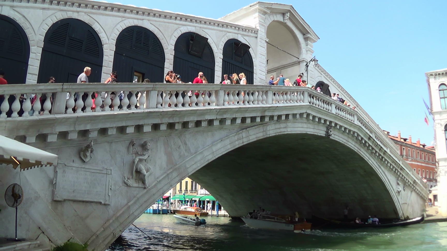 04860s_rialto_panreli_filmstill6