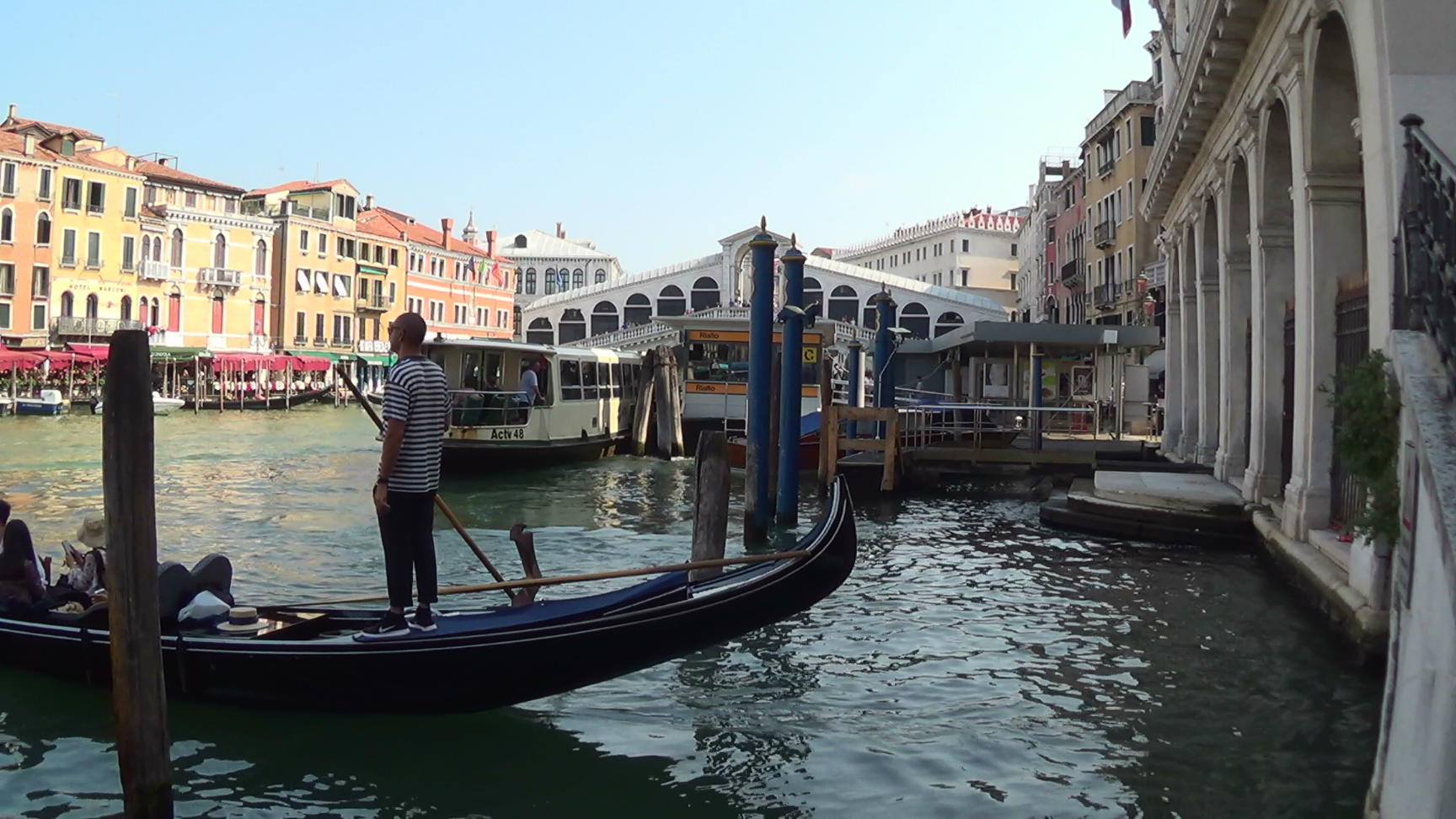 91934-1s_rialto_zoomout_filmstill8