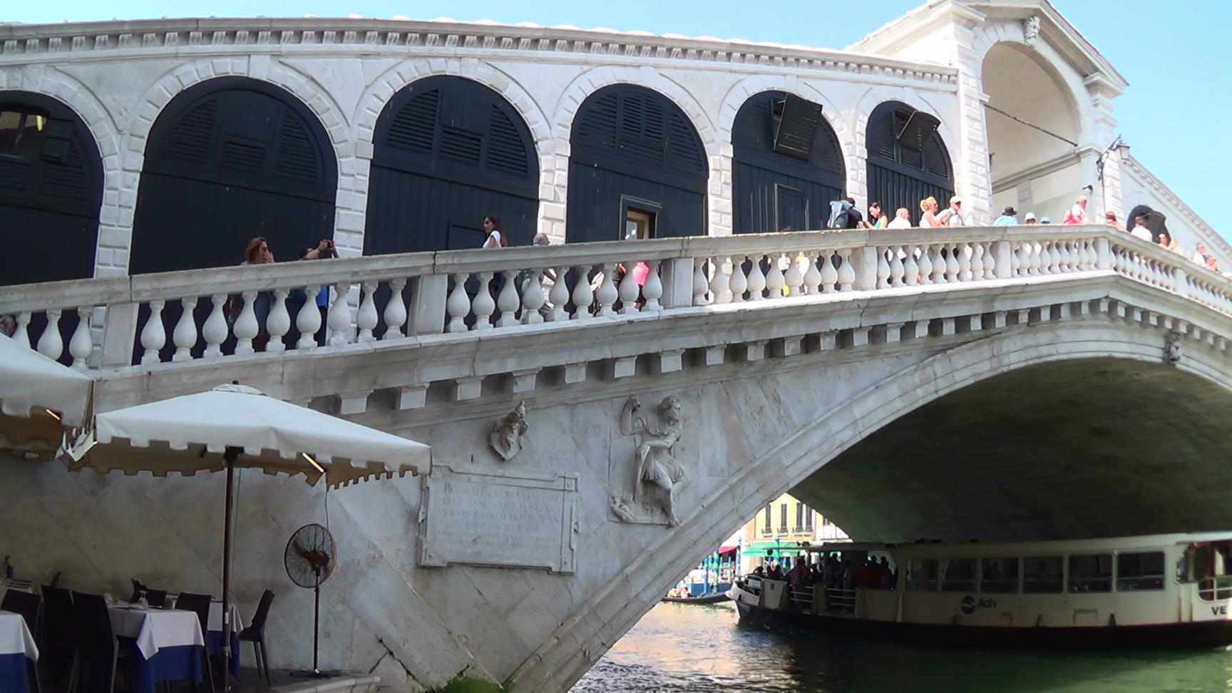 95686s_rialto_panreli_filmstill6