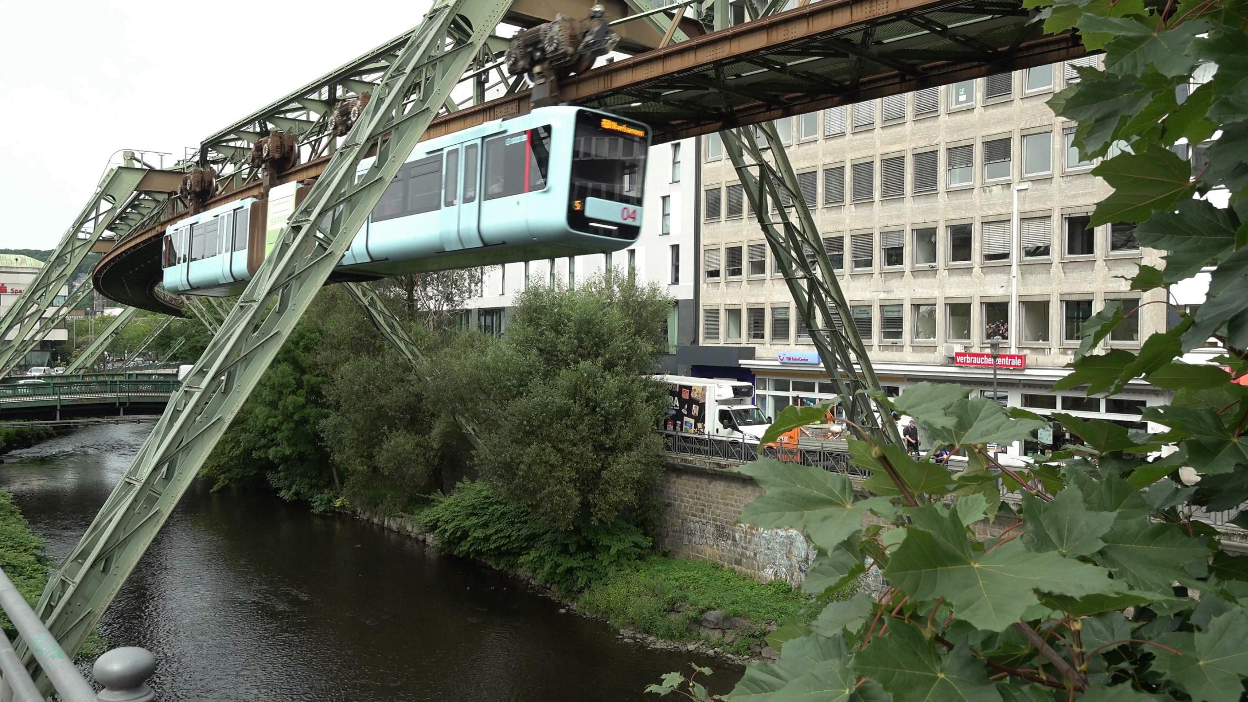 Wuppertal 411309-1 Hochbahn soon