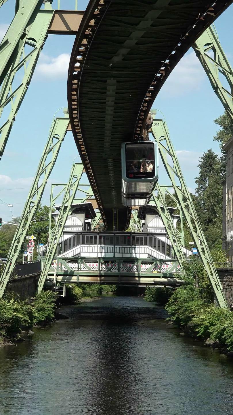 Wuppertal 462151-2 Schwebebahn furt Upright Size soon
